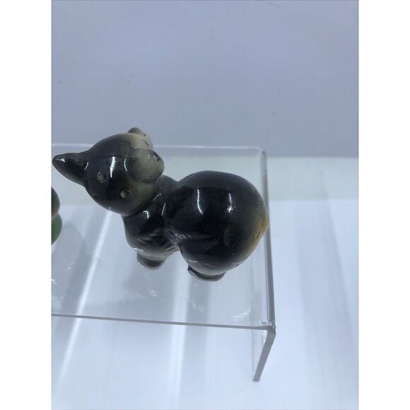 Two Vintage Miniature Porcelain  Cats  1 And 1/2” Tall Salt And Pepper Shakers - Picture 8 of 12